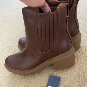 Brand new brown Chelsea boots